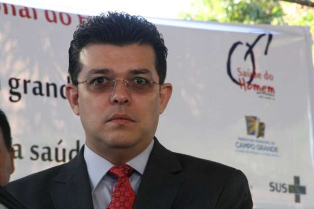 Olarte recua e alega que falta dinheiro para criar secretarias e cargos