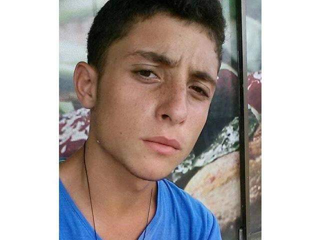 Pol&iacute;cia prende suspeitos de matarem adolescente espancado 