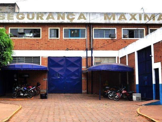 Dois presos serram grades e tentam fugir da M&aacute;xima, mas s&atilde;o capturados 
