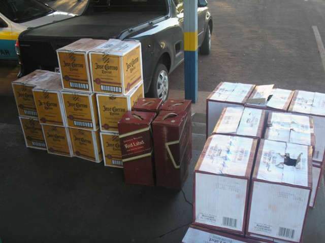  Pol&iacute;cia rodovi&aacute;ria apreende 317 litros de u&iacute;sque e tequila em Parana&iacute;ba