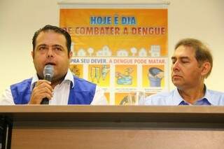 Secretário de Saúde da Capital, Ivandro Fonseca, durante apresentação de balanço de ações contra dengue. (Foto:Marcos Ermínio)