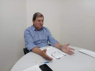 Presidente regional do PSDB, Sérgio de Paula, durante entrevista na sede do partido (Foto: Leonardo Rocha)
