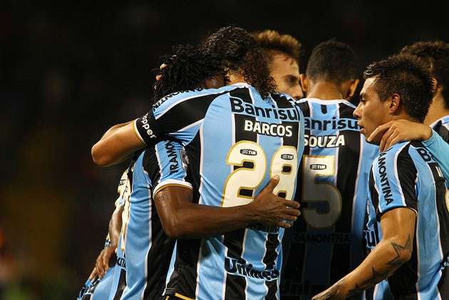 Com confus&atilde;o no final, Gr&ecirc;mio empata no Chile e consegue classifica&ccedil;&atilde;o