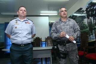 Coronel Ovelar (esquerda) e tenente coronel Marcos Paulo (direita). (Foto: Alan Nantes)