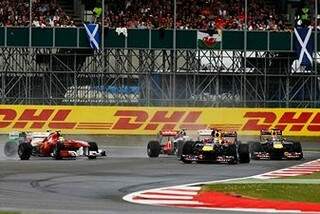 Grande Prêmio de Silverstone, na Inglaterra, com o espanhol Fernando Alonso na frente. (Foto : oreporter.com )