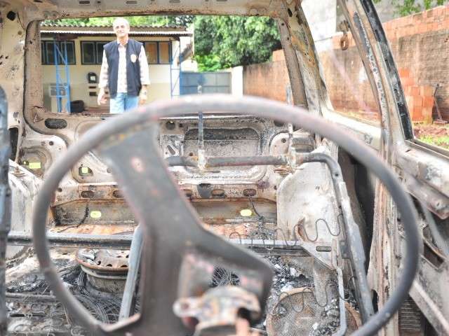 Dono de carro some e Pol&iacute;cia n&atilde;o sabe se fogo em  BR foi criminoso