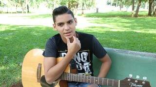 Sertanejo que bombou nas redes tem 14 anos e já compôs mais de 20 músicas