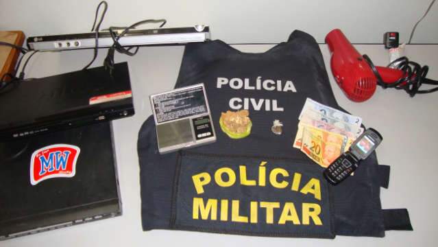  Mulher &eacute; presa traficando crack na companhia da filha de 12 anos