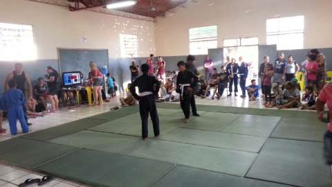 Academia realiza projeto social de Jiu-Jitsu em centro comunitário do Tarumã