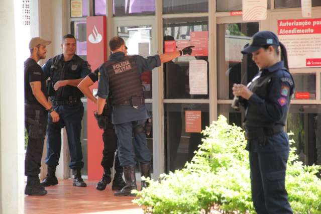 Ladr&otilde;es arrombam caixa eletr&ocirc;nico dentro do campus da UFMS