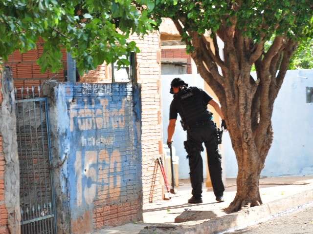 A&ccedil;&atilde;o de 19 delegacias j&aacute; prendeu 7 e encontrou arma, droga e dinheiro