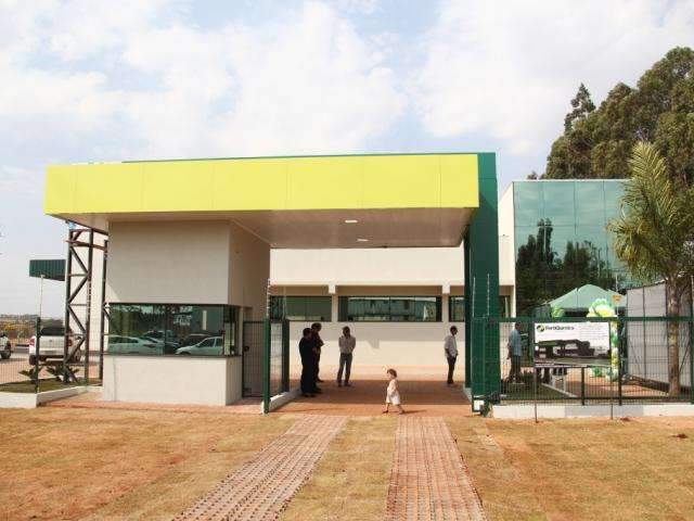 Empres&aacute;rio inaugura f&aacute;brica de fertilizantes j&aacute; com amplia&ccedil;&atilde;o em vista