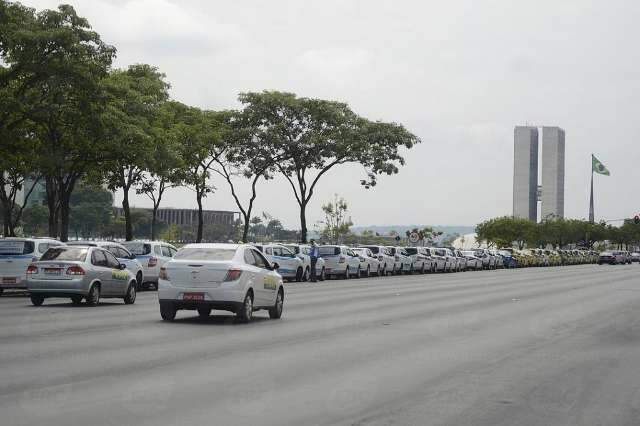 Senado aprova projeto que regulamenta aplicativos de transporte privado
