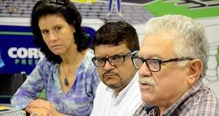 Secretária de Saúde Dinaci Ranzi, médicos Emerson Moreira e Domingos Albaneze, falaram sobre resultado de exame. (Foto: Diário Corumbaense)