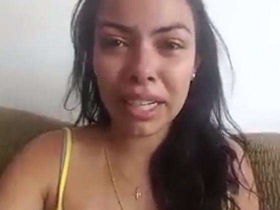 Em v&iacute;deo, estudante chora ao contar que foi atacada em terminal de &ocirc;nibus