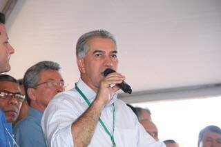Governador falou sobre conflito durante participação na Caravana da Saúde. (Foto: Chico Ribeiro/ Notícias MS)