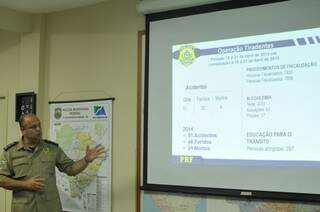 Superintendente mostra dados da operação Tiradentes (Foto: Alcides Neto)