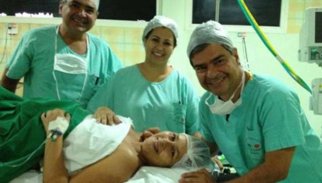Fora da prefeitura, Nelsinho Trad  volta &agrave; Medicina e faz primeira cirurgia 
