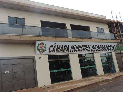 C&acirc;mara faz acordo e ter&aacute; de exonerar comissionados e fazer concurso p&uacute;blico