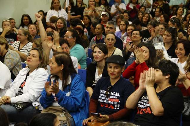 Em greve, escolas municipais iniciam reposi&ccedil;&atilde;o e mant&ecirc;m f&eacute;rias de julho