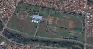 O Parque Ayrton Senna e a pista de atletismo inacabada, vista de cima pelo Google Maps (Foto: Google Maps)