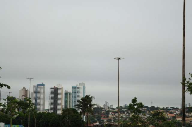 Feriado come&ccedil;a com tempo nublado e previs&atilde;o de mais chuva