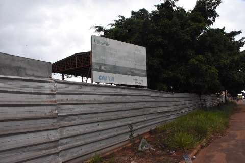 Morador critica abandono de obra no Parque do Sol 