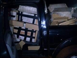 Traficantes transportavam a droga em caminhonete roubada em São Paulo (Foto: DiIvulgação/PRF)