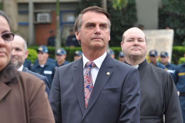 Deputado pol&ecirc;mico cr&iacute;tica Dilma e  diz que quer voos maiores em 2018