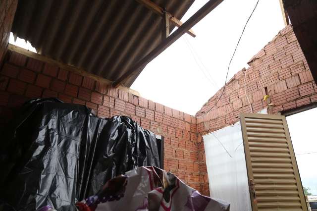 Vento destelhou 5 casas em &aacute;rea que recebeu fam&iacute;lias do Cidade de Deus