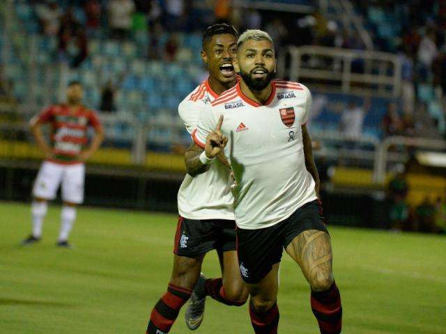 Flamengo vai para cima e vence o Portuguesa por 3 a 1 