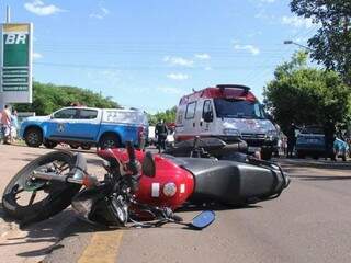 Acidente matou 2º motociclista neste sábado (16), em Campo Grande. (Foto: Alan Nantes)