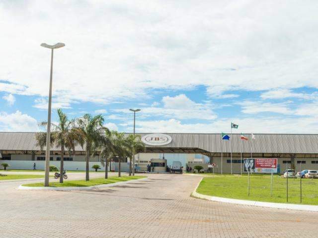 JBS inaugura novo laborat&oacute;rio e diz que encurta gastos no controle de qualidade