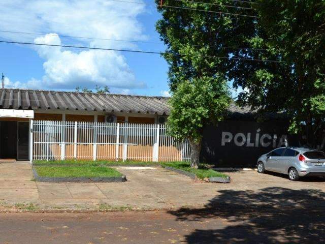 B&ecirc;bado, homem persegue ex gr&aacute;vida, d&aacute; facada na barriga e acaba preso