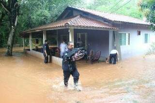 Bonito é um dos municípios mais castigados com a forte chuva desta terça-feira (Foto: Jabuti Câmera Pro)
