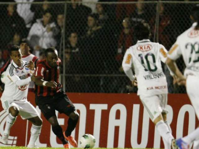  Palmeiras empata em 2 a 2 com Atl&eacute;tico-PR no jogo de ida das quartas