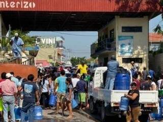 Com monte de terra e entulhos, fronteira segue fechada pelo 7º dia Com monte de terra e entulhos, fronteira segue fechada pelo 7º dia