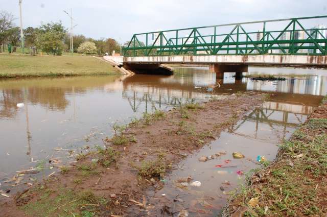 Obra de R$ 1,3 mi vai desassorear e inverter lago para evitar eros&atilde;o