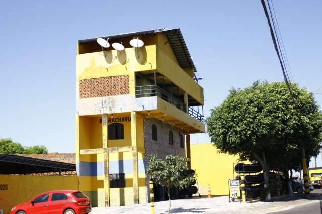 Borracheiro demorou 9 anos sem folga para construir casa com vista privilegiada