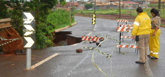  Secretaria de Obras tenta agilizar material para liberar pista ainda hoje