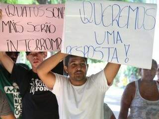Grupo protestou no HU. (Foto: Alcides Neto)