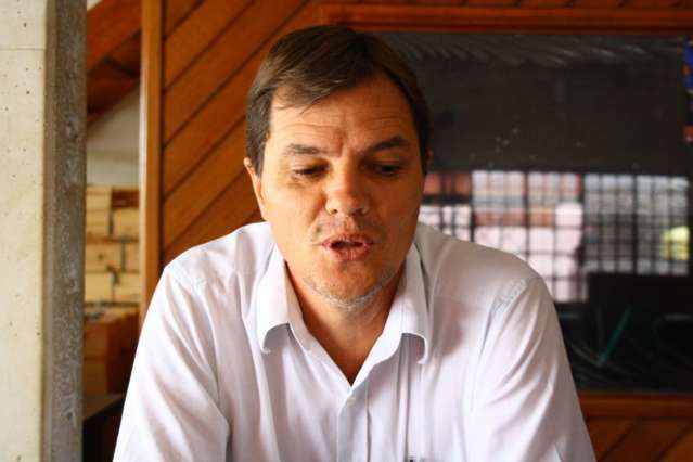 Descrente, morador acredita que nem netos ver&atilde;o solu&ccedil;&atilde;o na Ernesto Geisel
