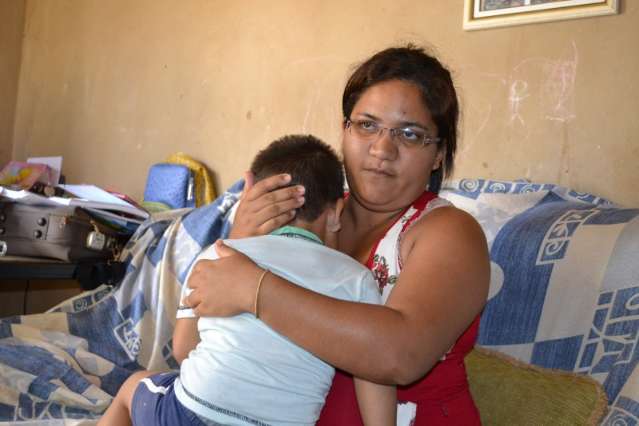 Com filho doente, m&atilde;e faz peregrina&ccedil;&atilde;o por postos de sa&uacute;de