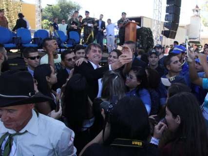 Bolsonaro volta a vencer apertado em cidade de MS onde serviu Exército