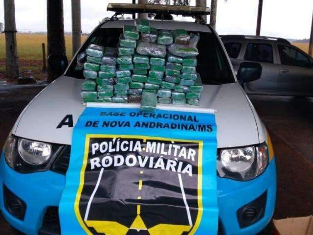 Presa com maconha, mulher diz que tentava quitar d&iacute;vida com o traficantes 