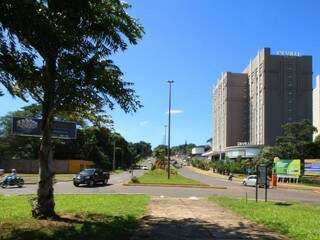 Avenida Mato Grosso no cruzamento com a Avenida Via Parque. (Foto: André Bittar)