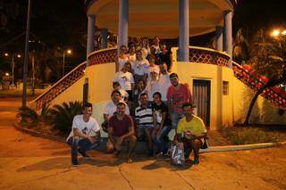 Grupo Guerreiros do Amor realiza ações todas as quintas-feiras na antiga rodoviária (Foto: Kimberly Teodoro)