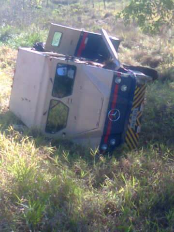  Leitor flagra capotagem de carro forte na BR-158 