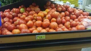 No Comper, o preço do quilo do tomate está R$ 8,98. (Foto: Renata Volpe Haddad)