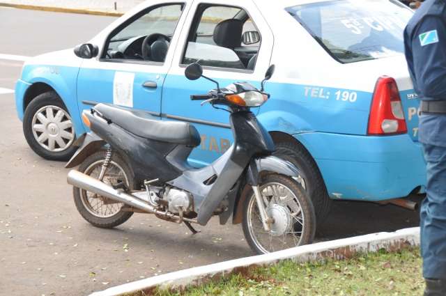 PM faz bloqueio para recuperar carros roubados e retirar armas das ruas